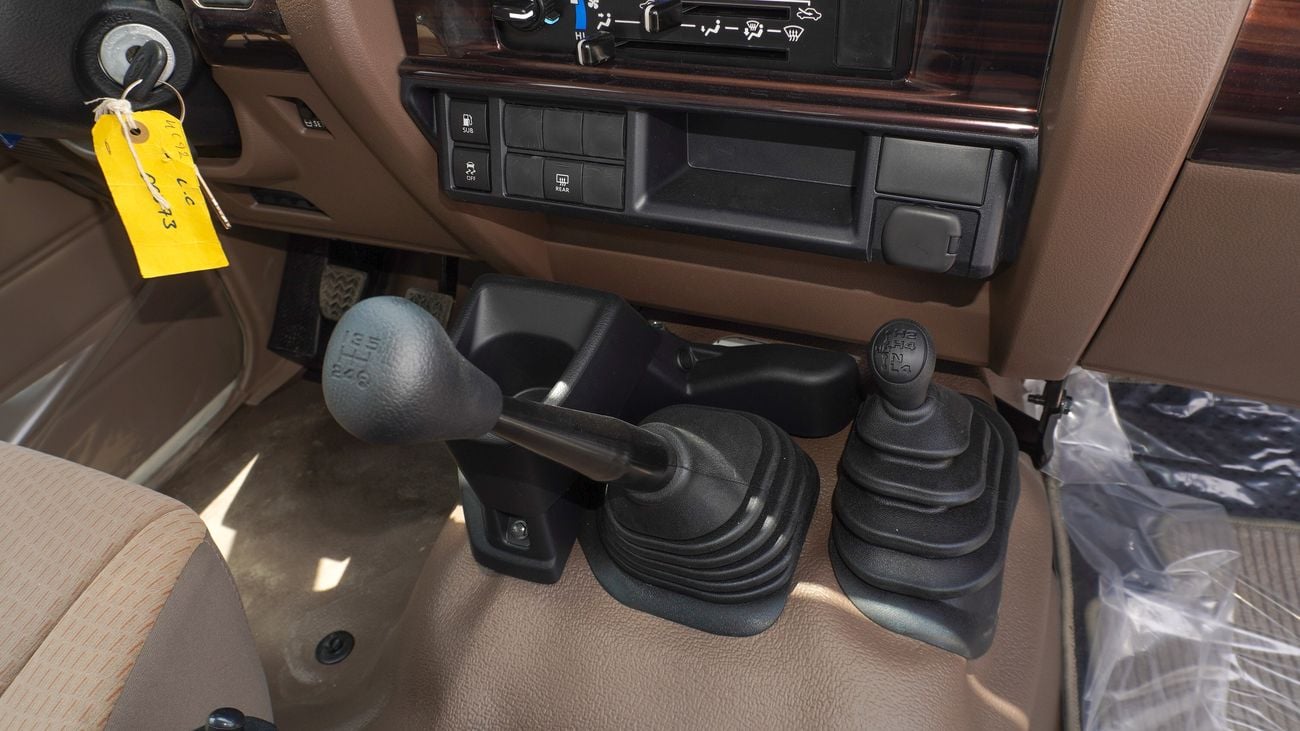 Toyota Land Cruiser 70 4.0L V6 M/T