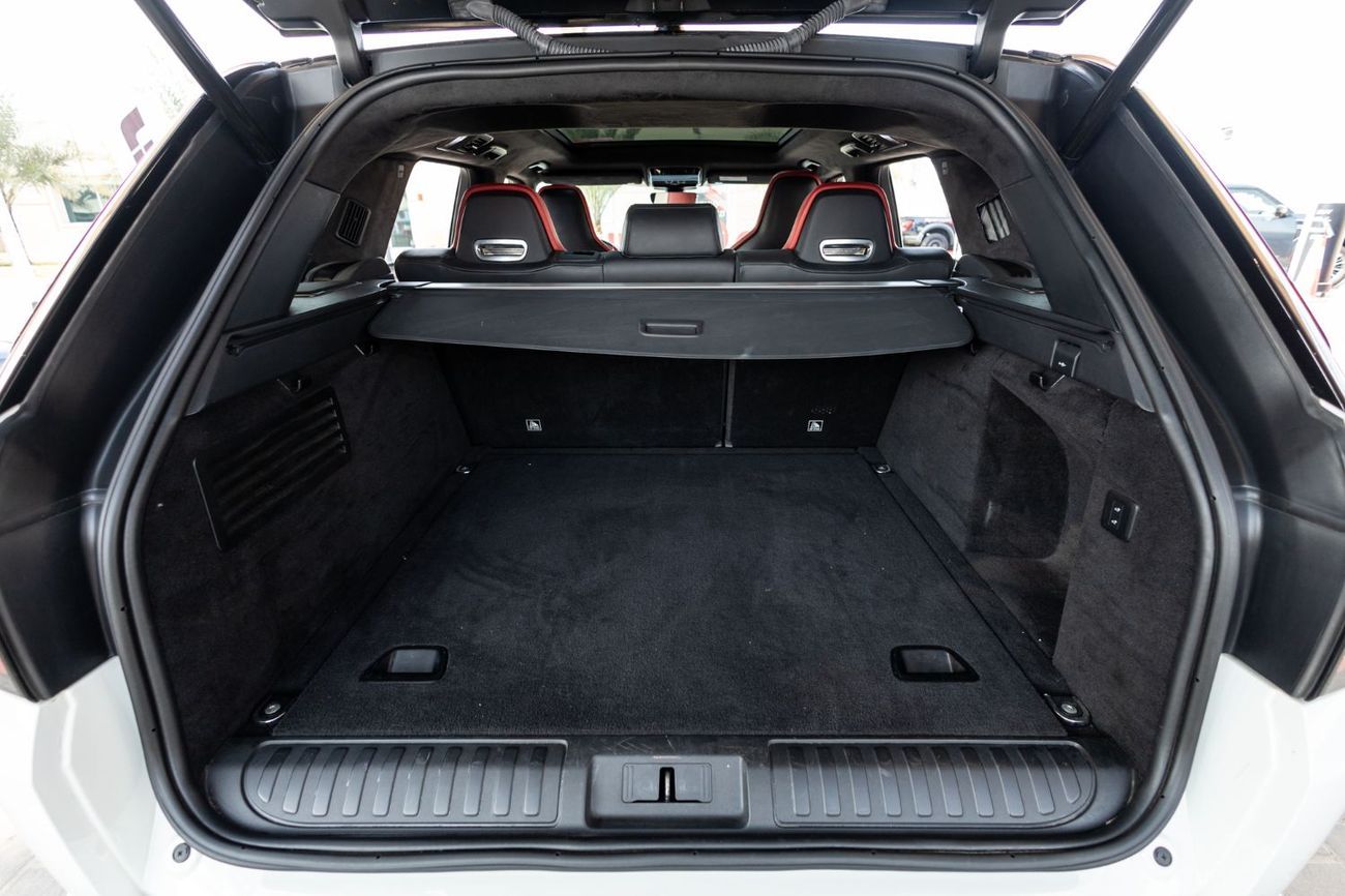 Land Rover Range Rover Sport SVR 5.0L (550 HP)