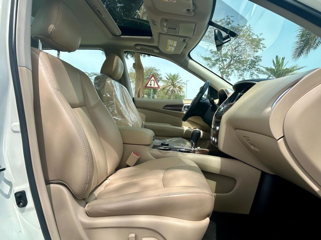 Nissan Pathfinder SV 3.5L (260 HP) 4WD GCC FULLY AGENCY MAINTAINED