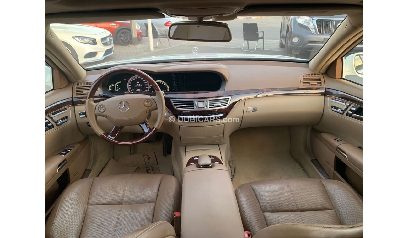 Mercedes-Benz S 500 Mercedes benz S500 model 2009 GCC car prefect condition full option low mileage  panoramic roof lea