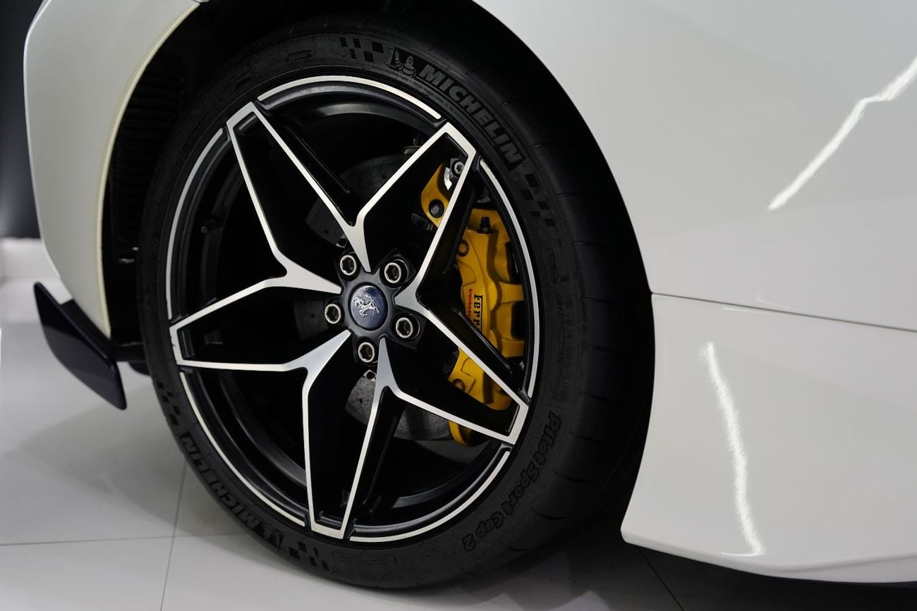 فيراري 488 بيستا سبايدر Atelier Ferrari, Apple CarPlay, JBL Audio, Special Exterior Carbon Pack, Al Tayer Warranty + Service