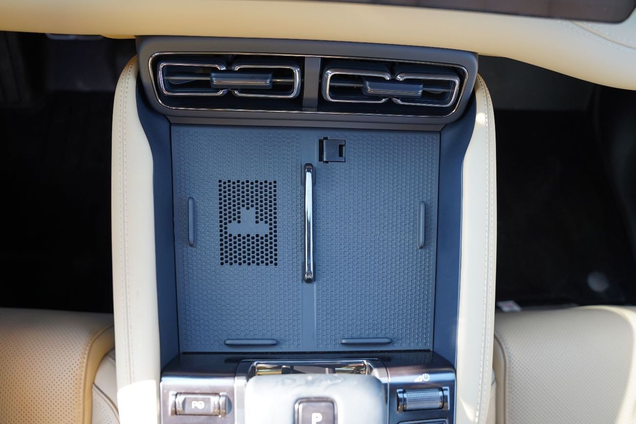 BYD Leopard 5 2025 BYD Leopard 5 Pilot Edition R18 Black in beige 0Km