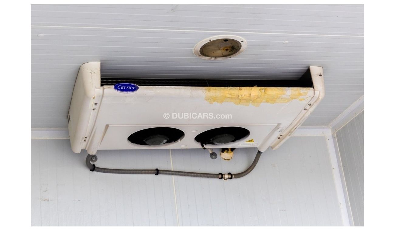 ميتسوبيشي فوسو كانتير 2017 Dual Cabin with Carrier Chiller - Tail lift DSL M/T - Low Mileage - GCC Specs