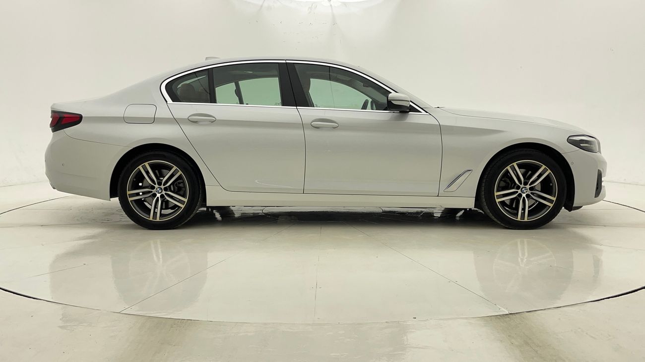 بي أم دبليو 520i JOY EDITION 2 | بدون دفعة مقدمة | اختبار القيادة في المنزل