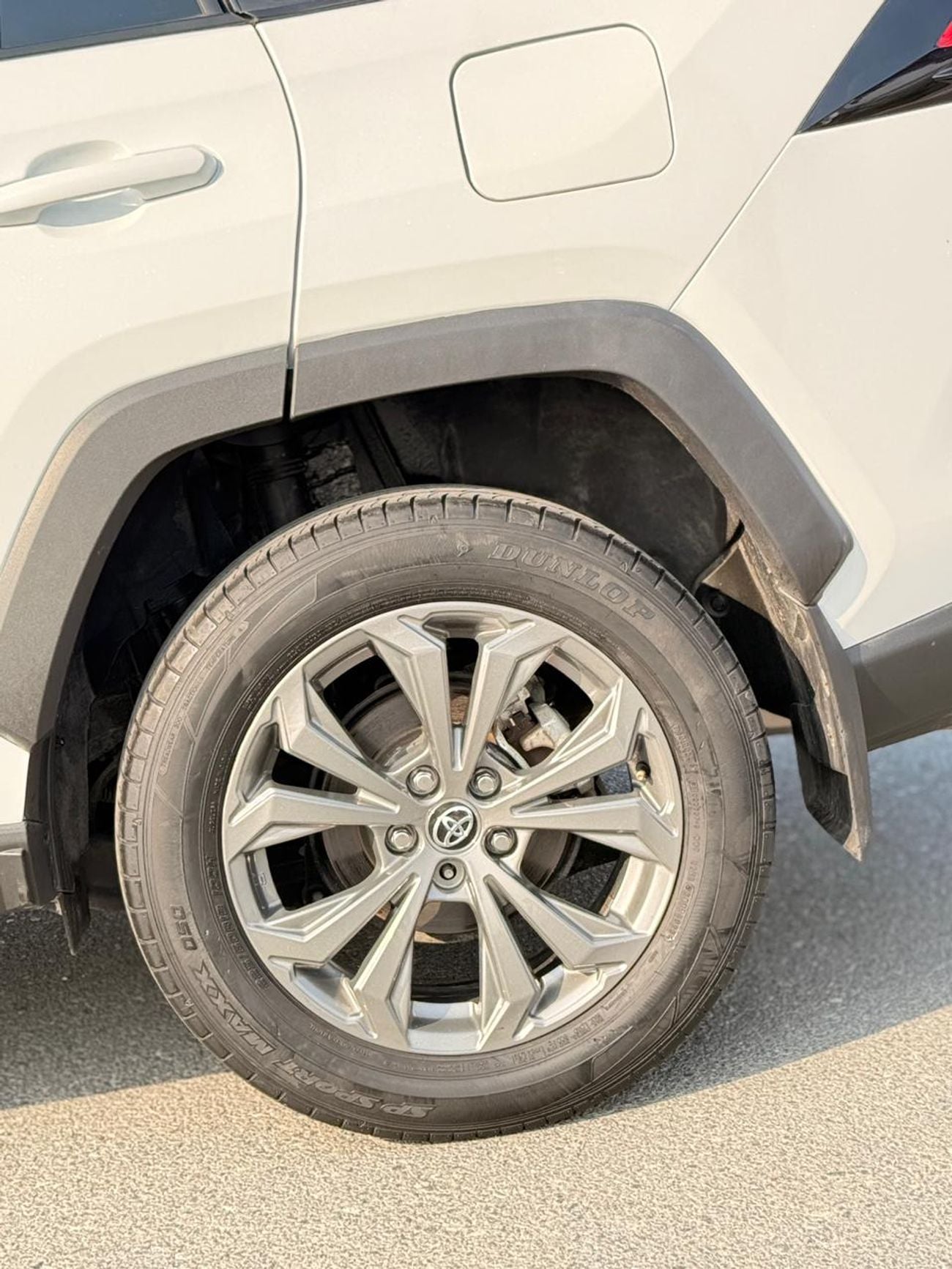 تويوتا راف ٤ Hybrid XLE AWD premium Full option | sunroof, leather seats, push start