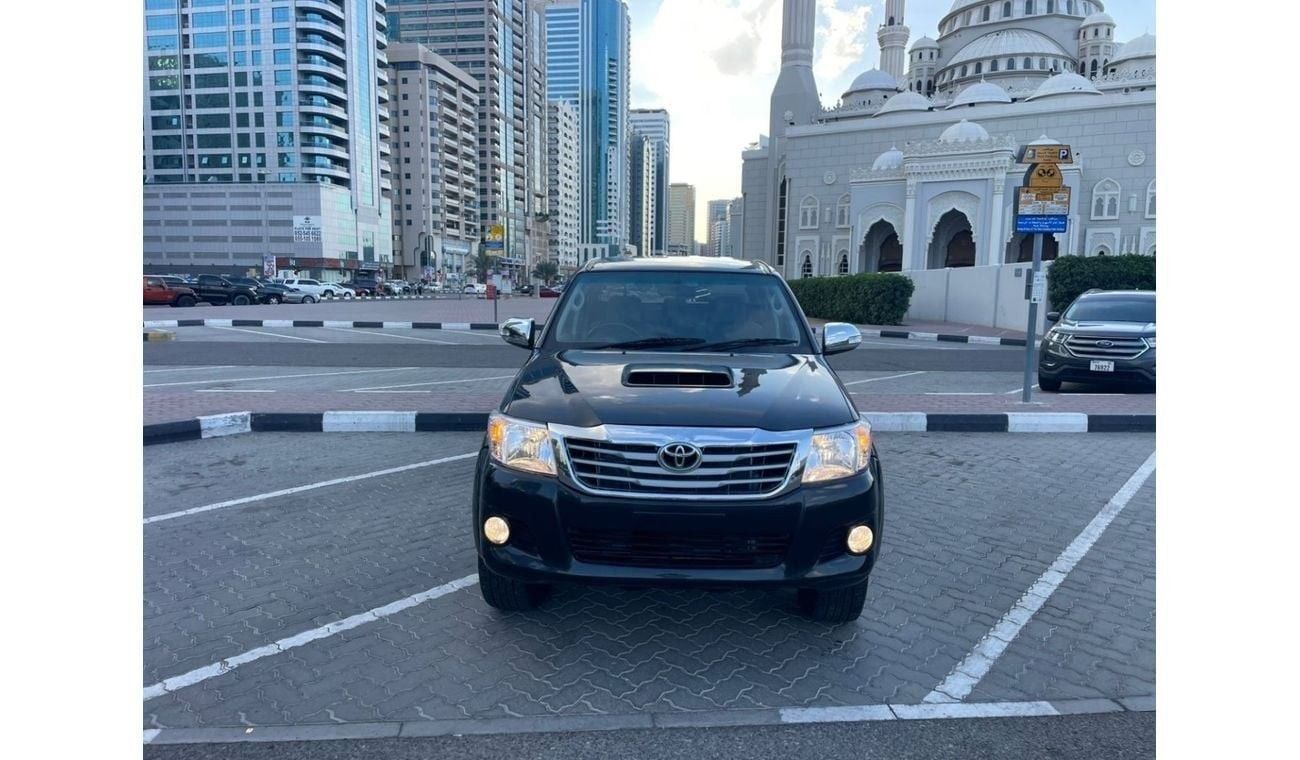 تويوتا هيلوكس diesel 3.0 liter automatic right hand drive