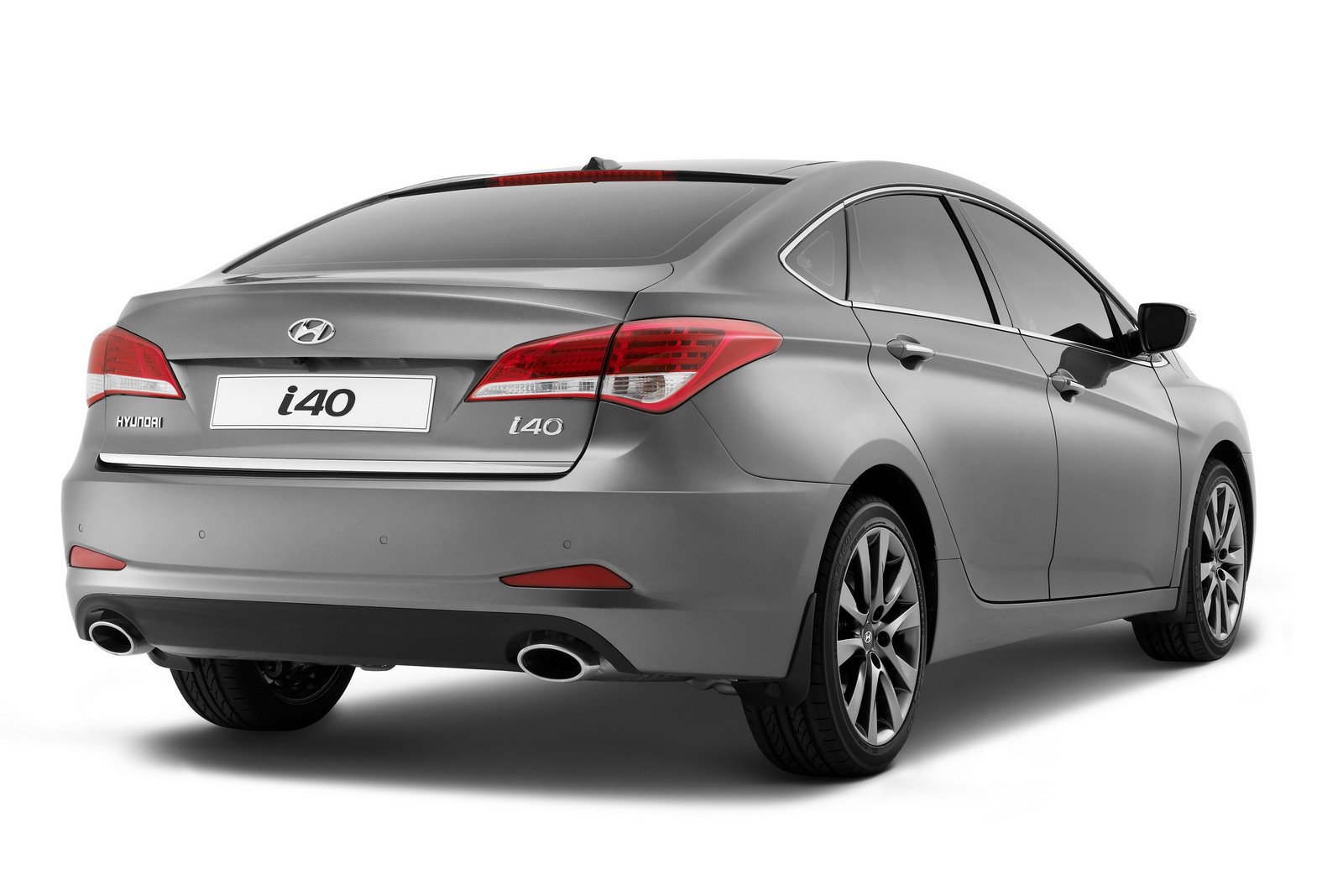 Hyundai i40 exterior - Rear Left Angled