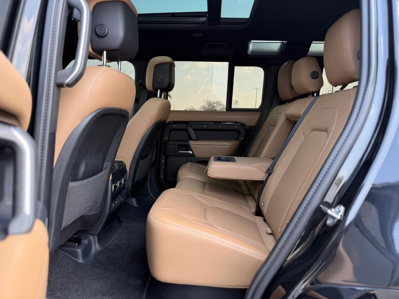 لاند روفر ديفندر P400 90 HSE 3.0L (5 Seater)