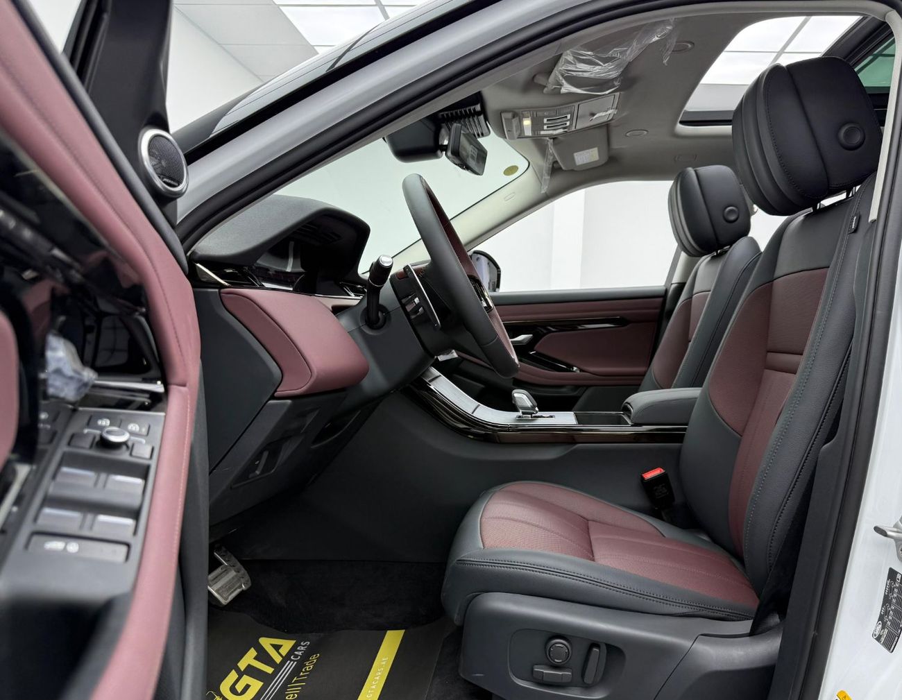 Land Rover Range Rover Evoque P250 2.0L (250 HP) 2025 Range Rover Evoque P250 Dynamic, Two Year Unlimited KM Warranty,Brand New,Ex