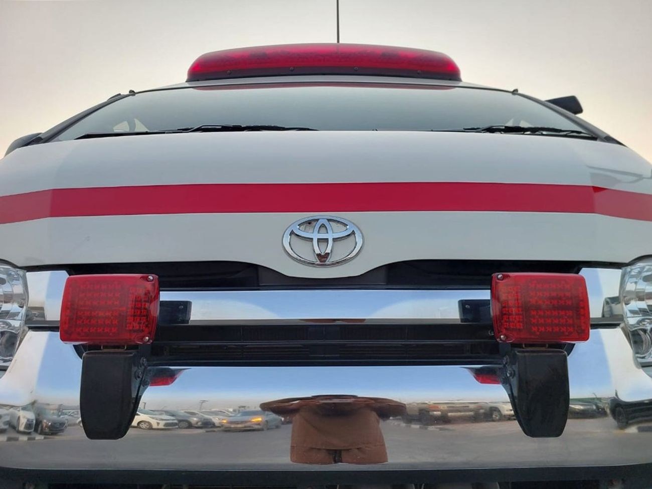 Toyota Hiace TOYOTA HIACE VAN AMBULANCE RHD 2016 MODEL 2.7 L PETROL AUTOMATIC(PM15710)