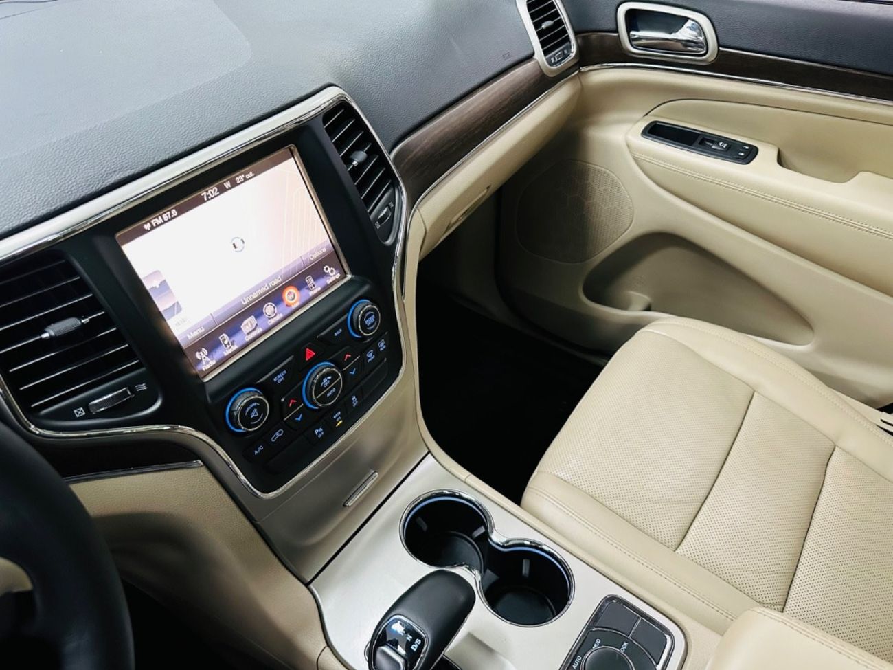 Jeep Grand Cherokee Limited GCC .. Original  Paint .. Perfect Condition .. Full Options .. V6