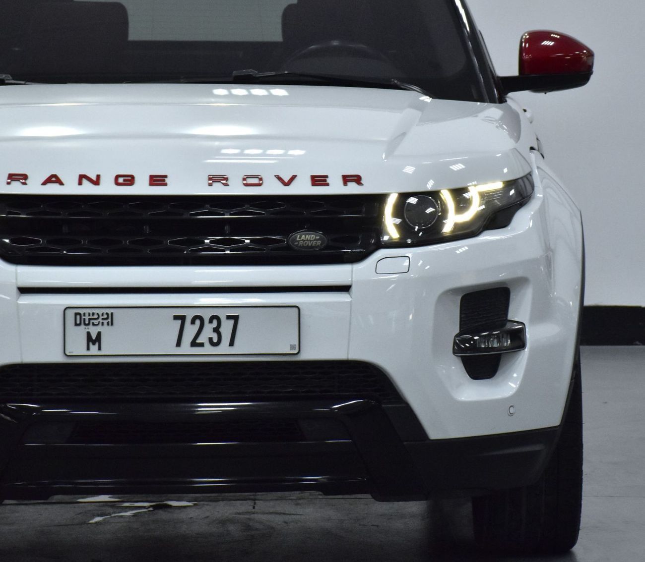 Land Rover Range Rover Evoque Land Rover Range Rover Evoque R-Dynamic ( 1 of 1 in UAE / Special Order ) 2015 Model GCC Specs