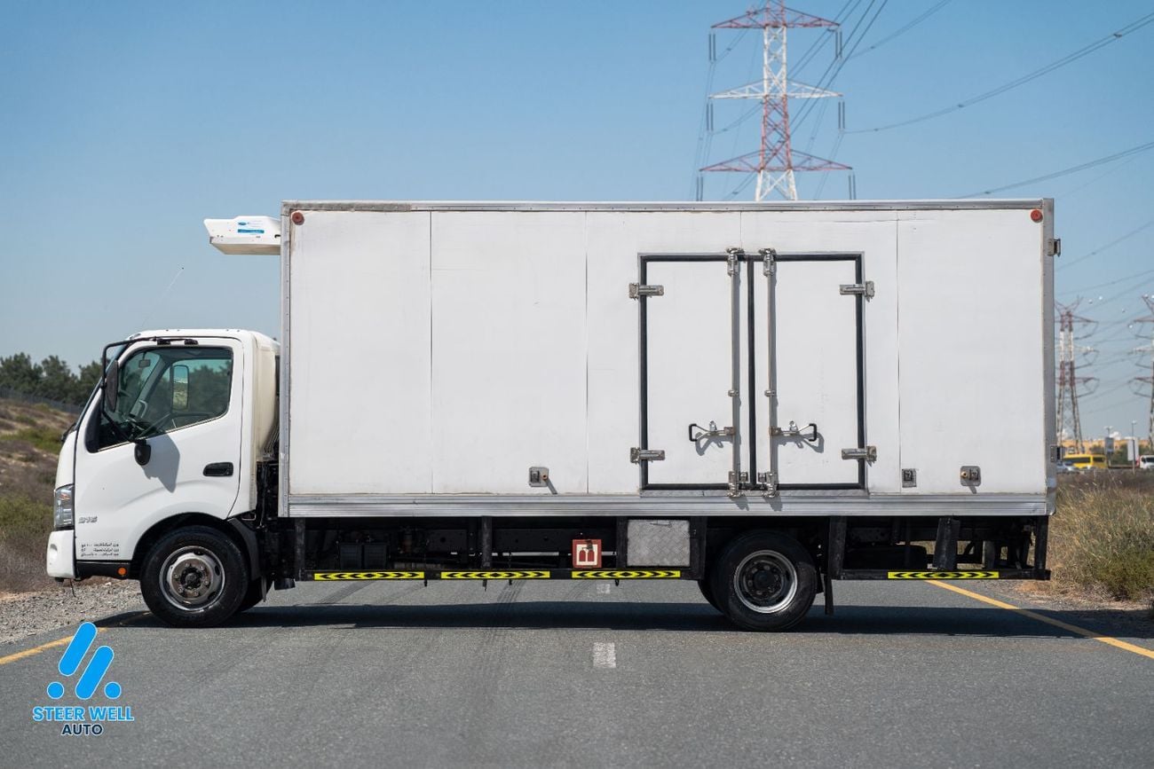 هينو 300 2020 Hino 300 916 4.0L Diesel Manual | Long Chassis Chiller Box | GCC Specs