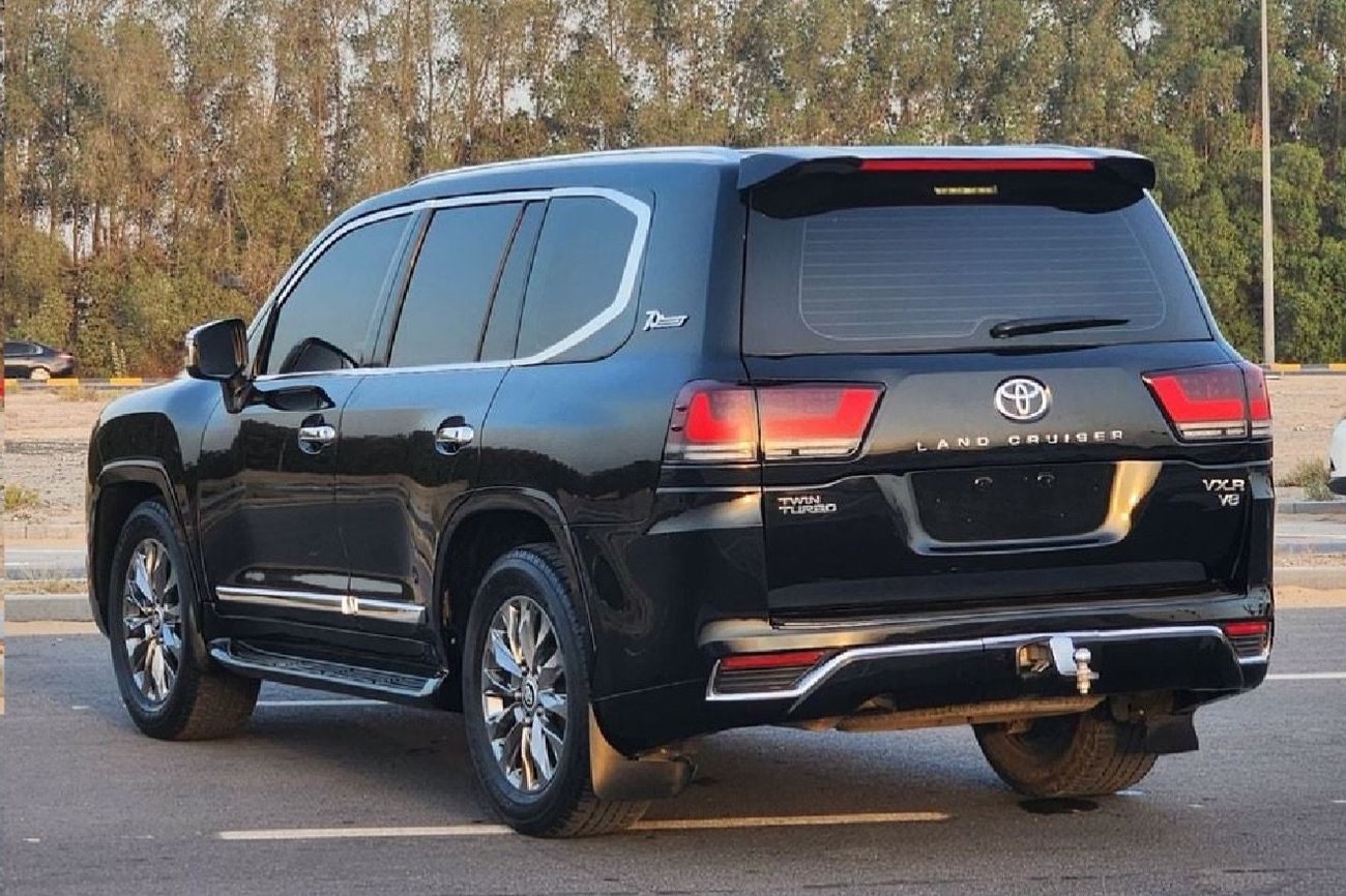 Toyota Land Cruiser GXR 2010 Model Facelift to 2024 Shape LC300 Full Option Car is very clean and Perfect condition