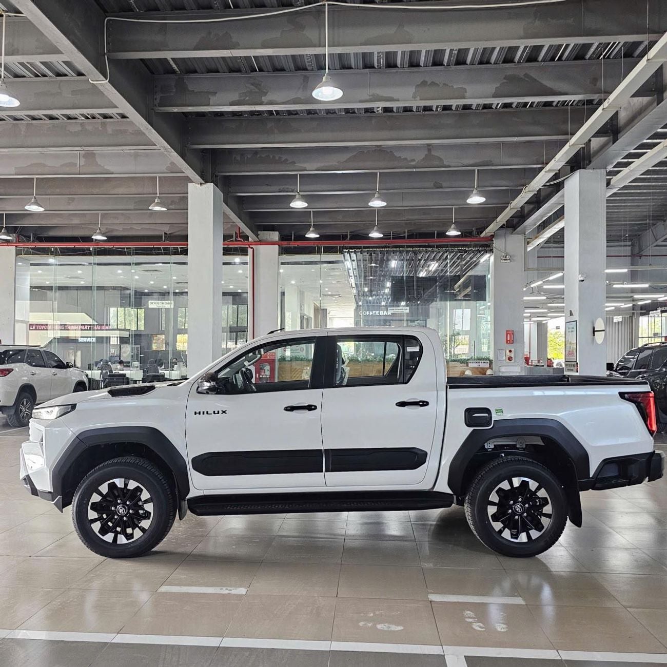 Toyota Hilux NEW SHAPE DIESEL A/T FULL OPTION DOUBLE CABIN PICKUP