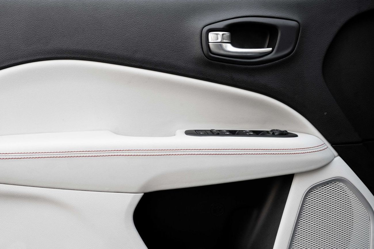 جيب كومباس Limited | 1,410 P.M  | 0% Downpayment | Excellent Condition!