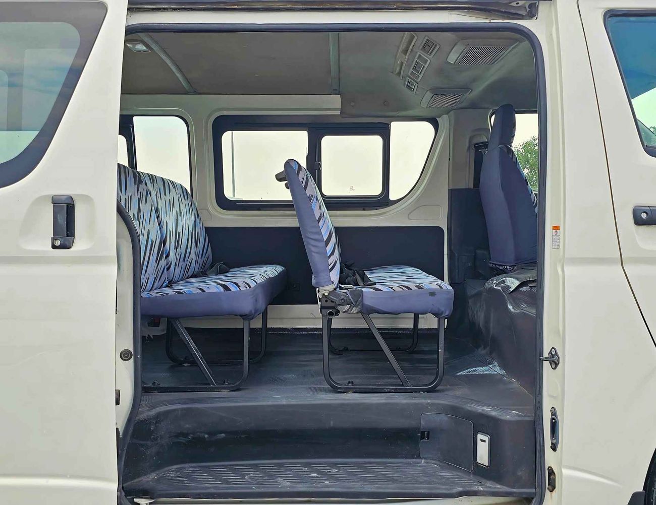 تويوتا هاياس /2.7L STANDARD ROOF/ PASSENGER VAN/ PETROL MANUAL/ EXPORT ONLY/ LOT#27416