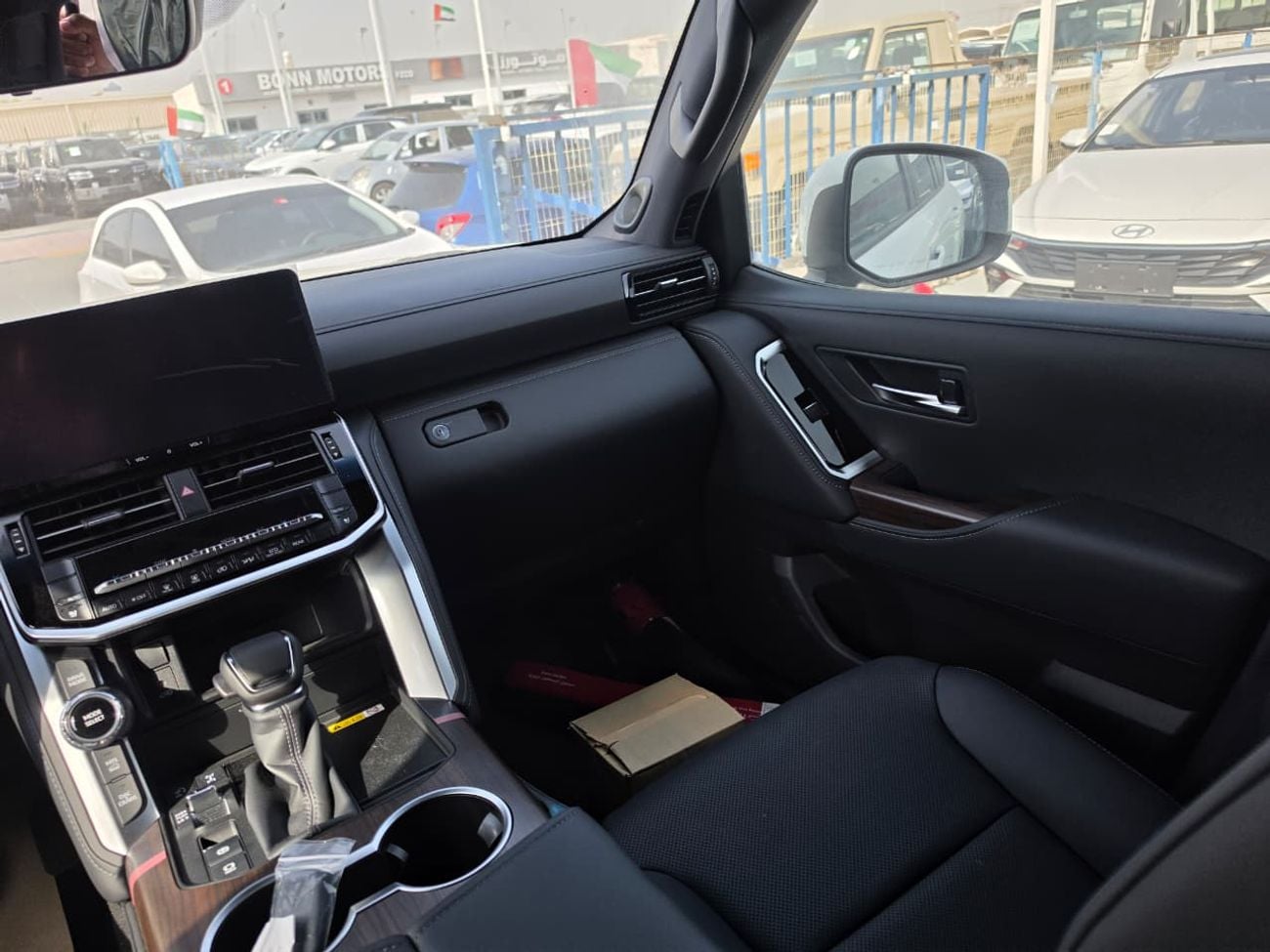 تويوتا لاند كروزر Toyota Land Cruiser LC300 GXR 3.5 Twin Turbo 2026 – فل أوبشن | 3.5 لتر توين تيربو | أبيض خارجي | داخ