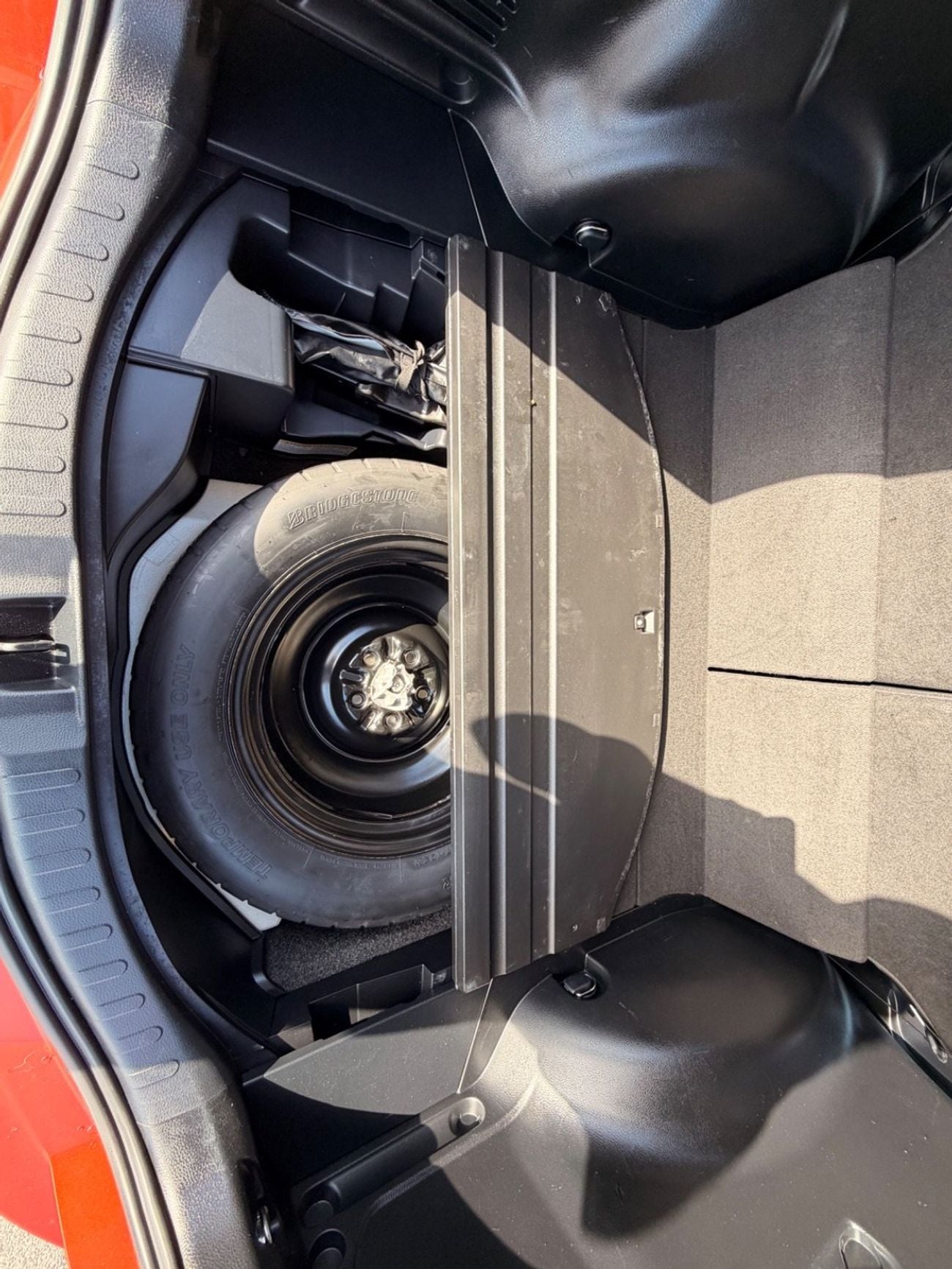 تويوتا راف ٤ XLE 2.5L sunroof, leather seats full option