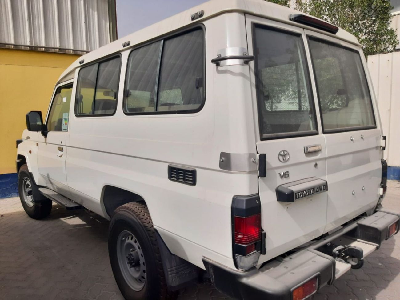 Toyota Land Cruiser 70 TOYOTA LAND CRUISER LC78 3DOORS HARDTOP 4.0L PETROL AT