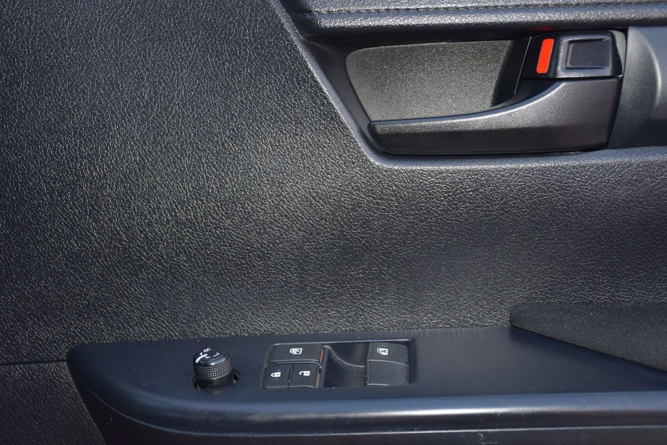 تويوتا هيلوكس S GLX 2.8L 4WD A/T