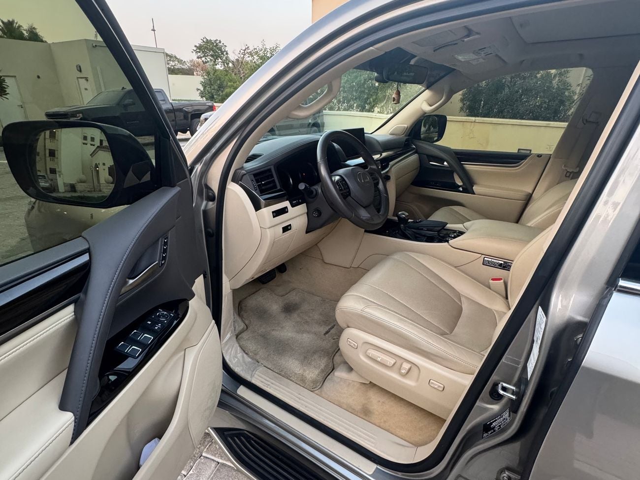 Lexus LX570