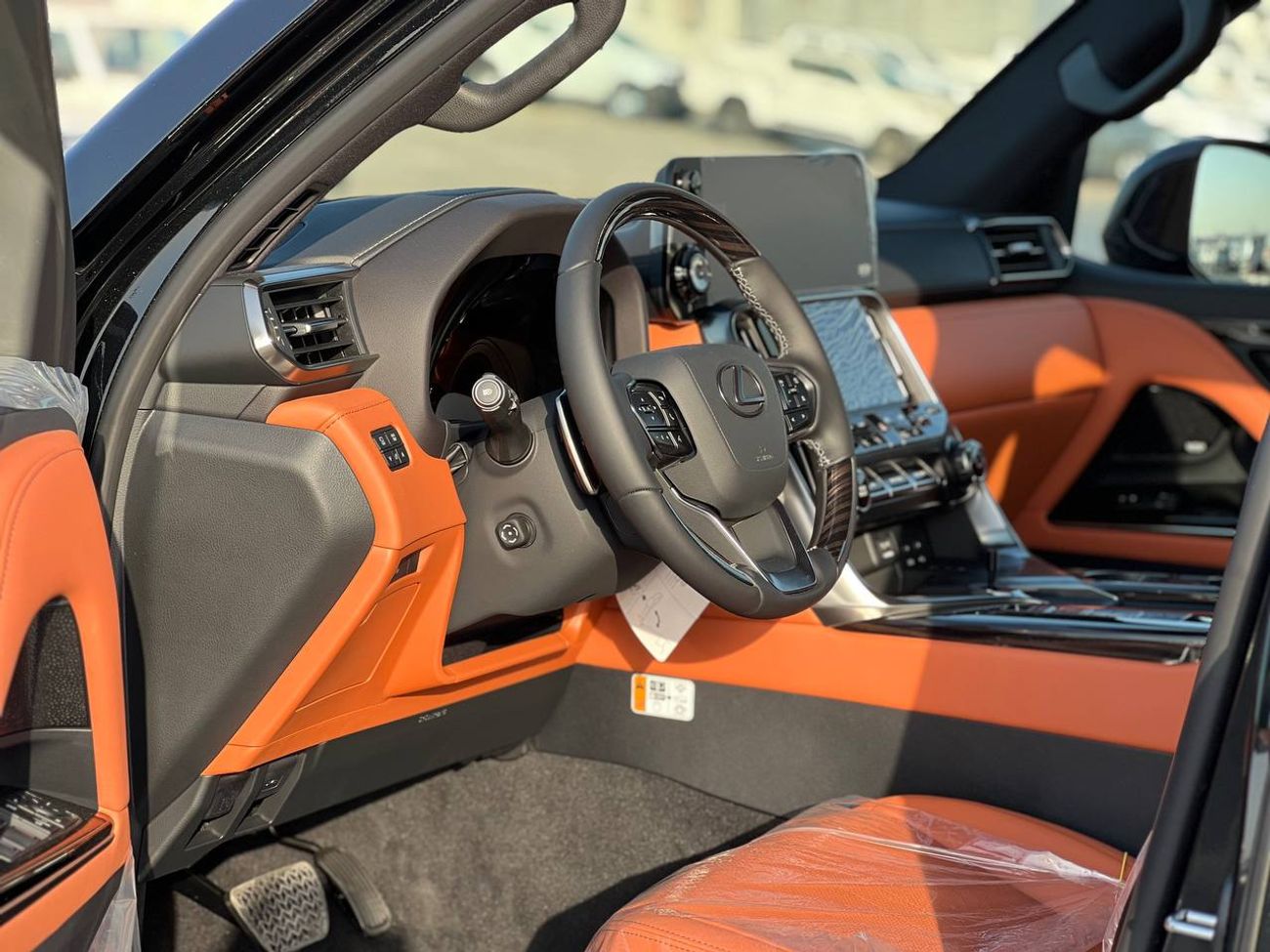 Lexus LX 700h VIP 3.5L HEV A/T // 2025 // FULL OPTION WITH VIP,COOLING,HEATED SEATS / MARK LEVINSON SOUND SYSTEM /