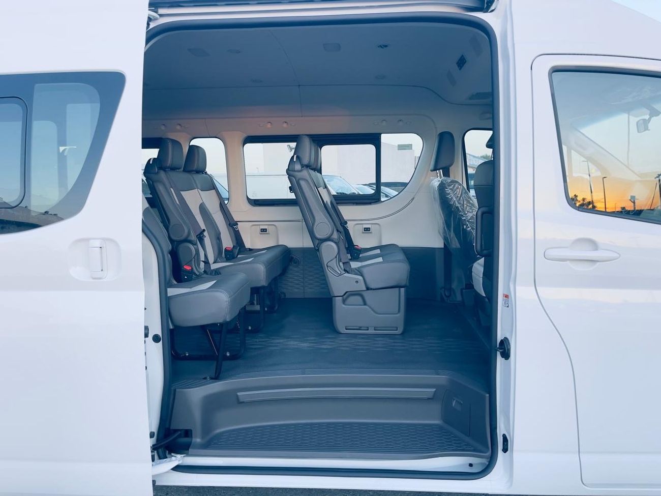 Toyota Hiace Commuter 2.8L