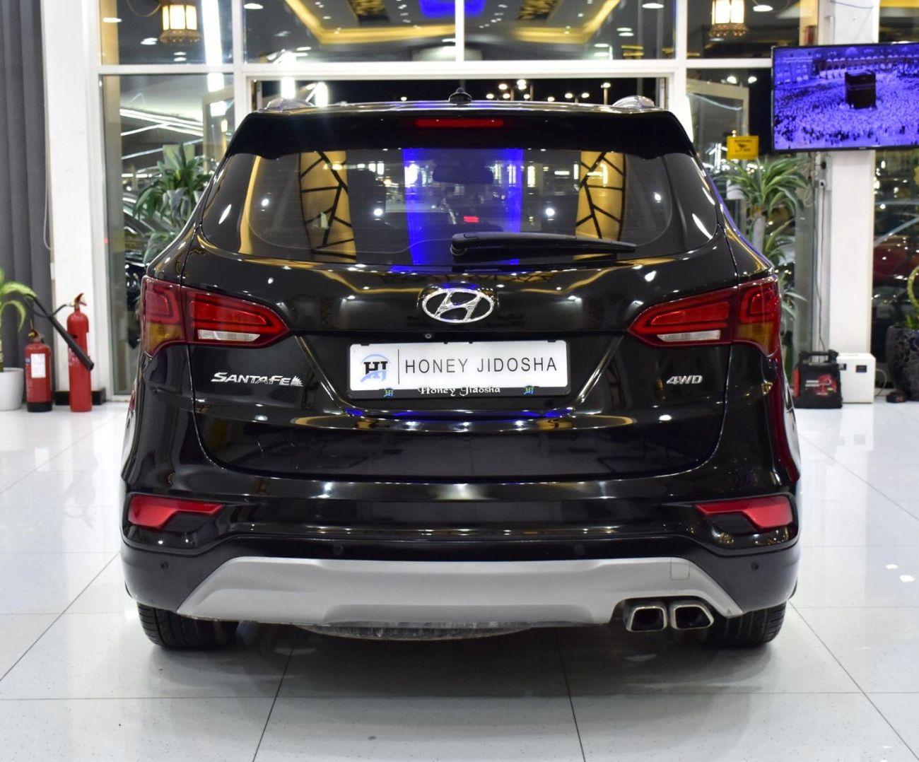 هيونداي سانتا في EXCELLENT DEAL for our Hyundai SantaFe 4WD ( 2016 Model ) in Black Color GCC Specs