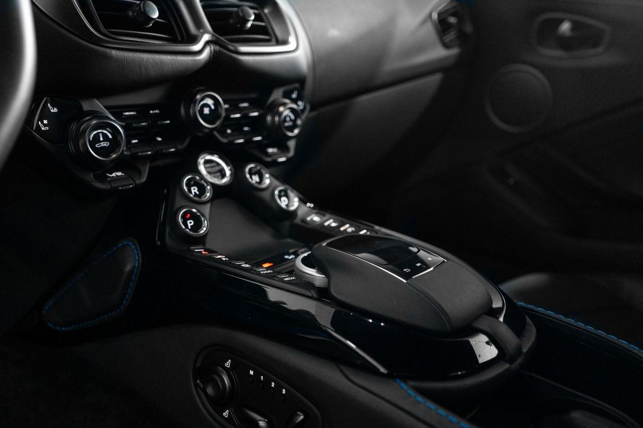 Aston Martin Vantage Std 4.0L