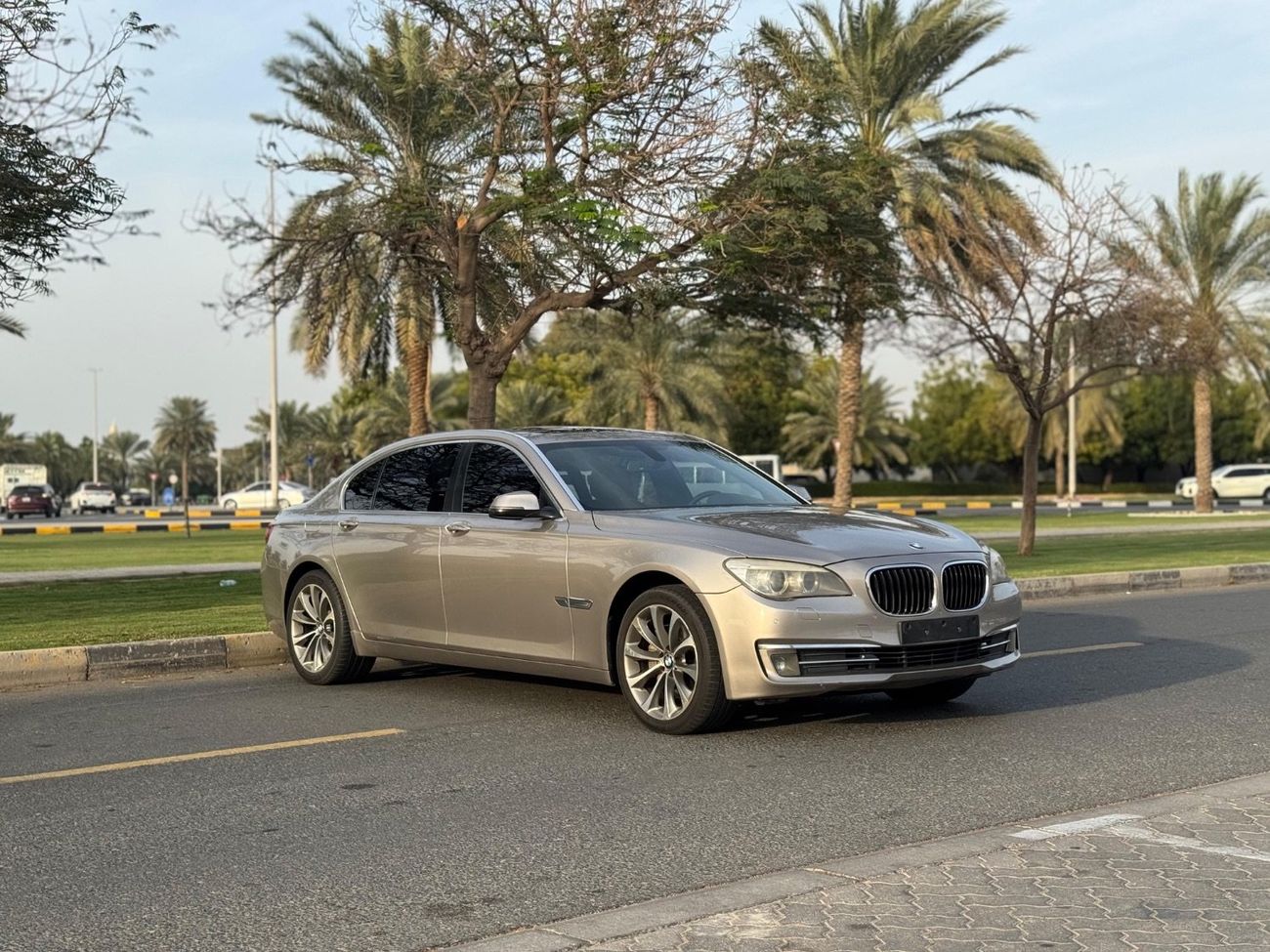 بي أم دبليو 730Li Executive 4.0L (5 Door)
