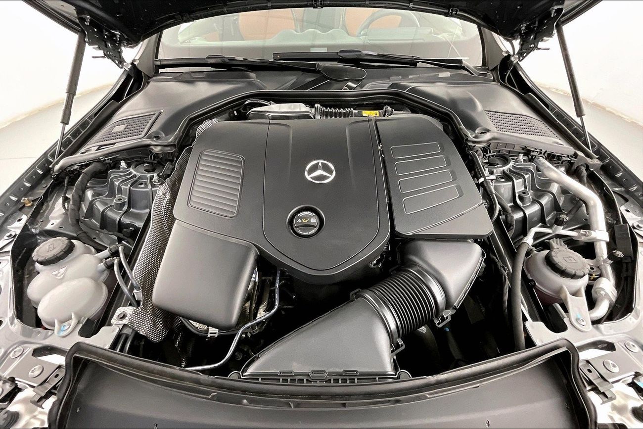 مرسيدس بنز C 200 Premium + (AMG Line) | سنة ضمان مجانية | خالية من أضرار الفيضانات