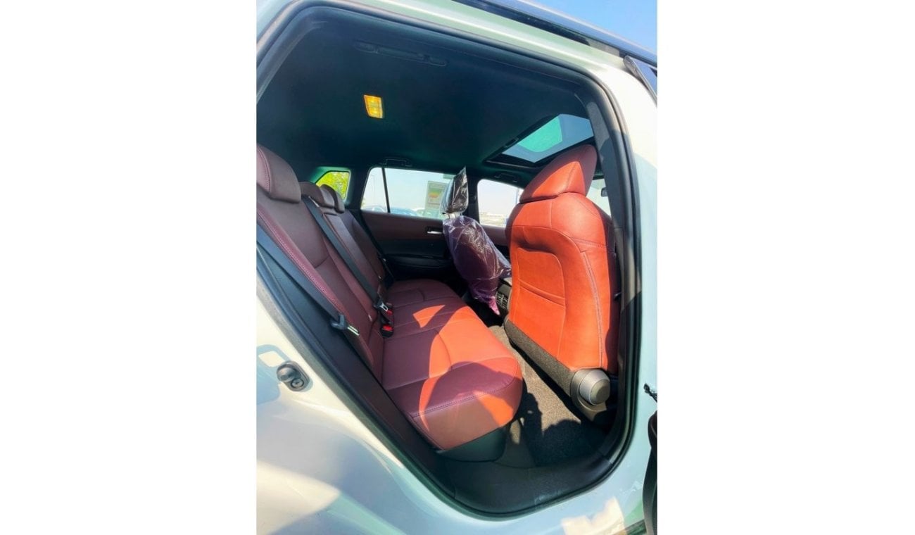 تويوتا كورولا كروس 1.8 hybrid // full option - sunroof // screen camara // leather seats  // black roof