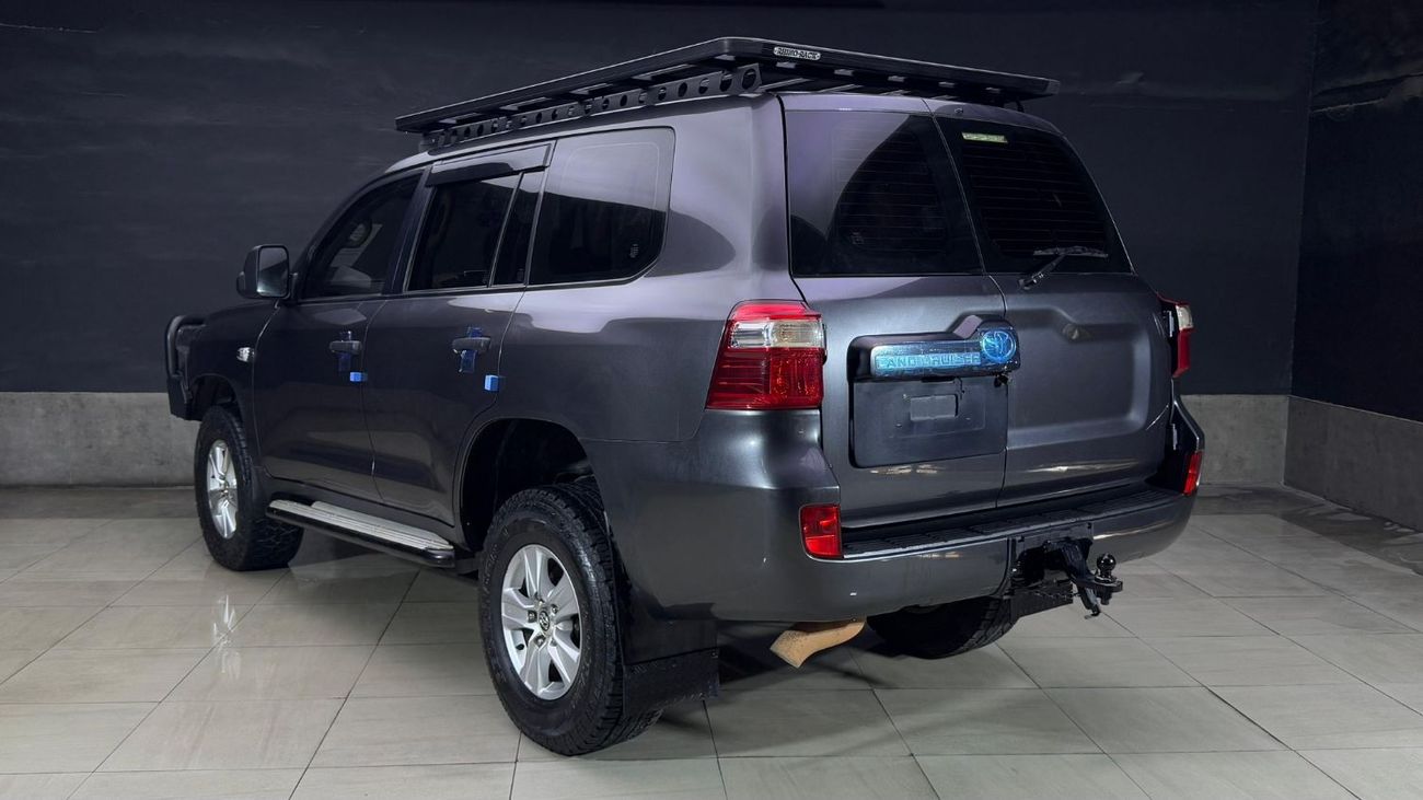 Toyota Land Cruiser 4,5 Liter Diesel Right Hand Drive Automatic Drive Grey Color