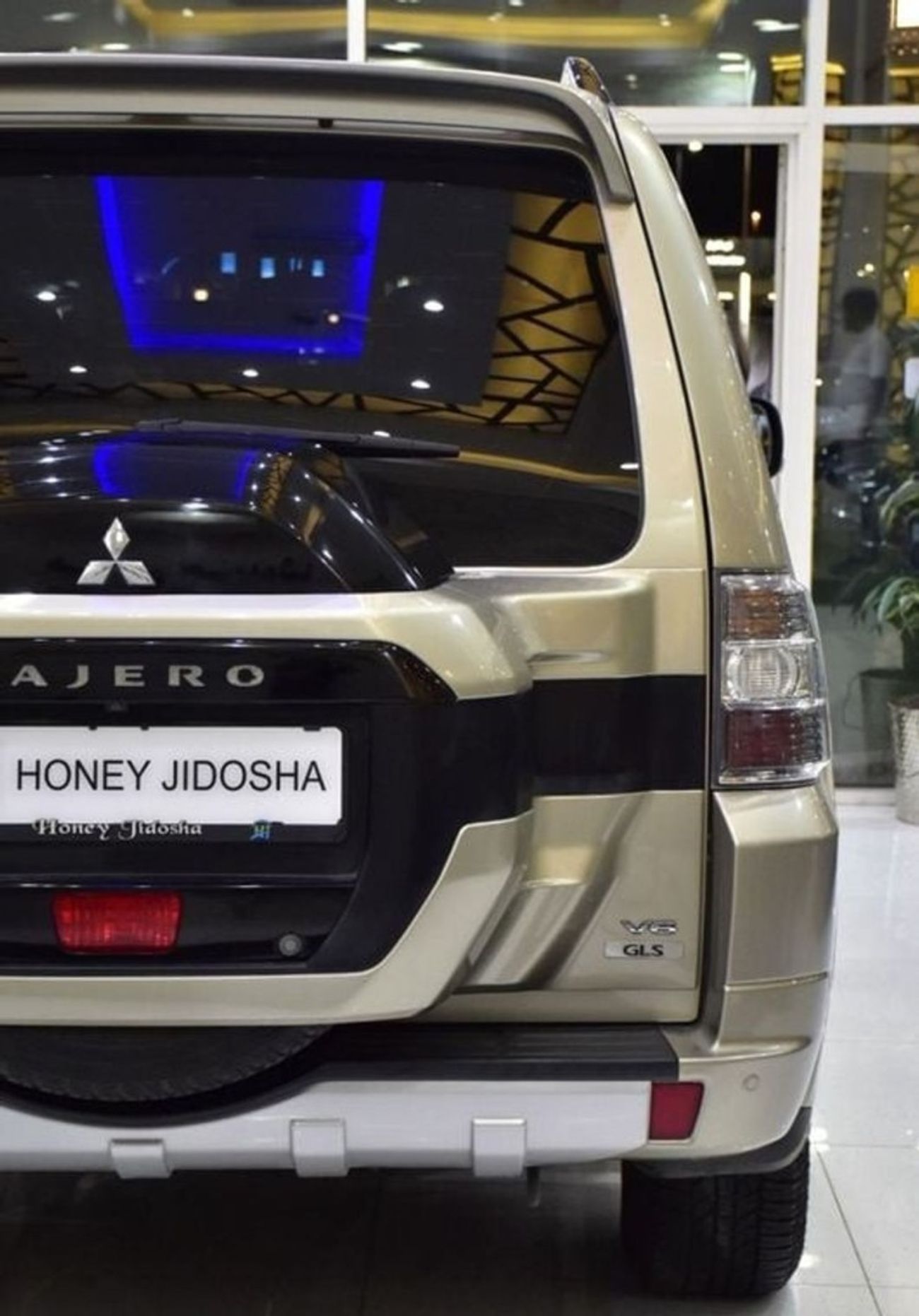 ميتسوبيشي باجيرو EXCELLENT DEAL for our Mitsubishi Pajero GLS ( 2016 Model ) in Gold Color GCC Specs