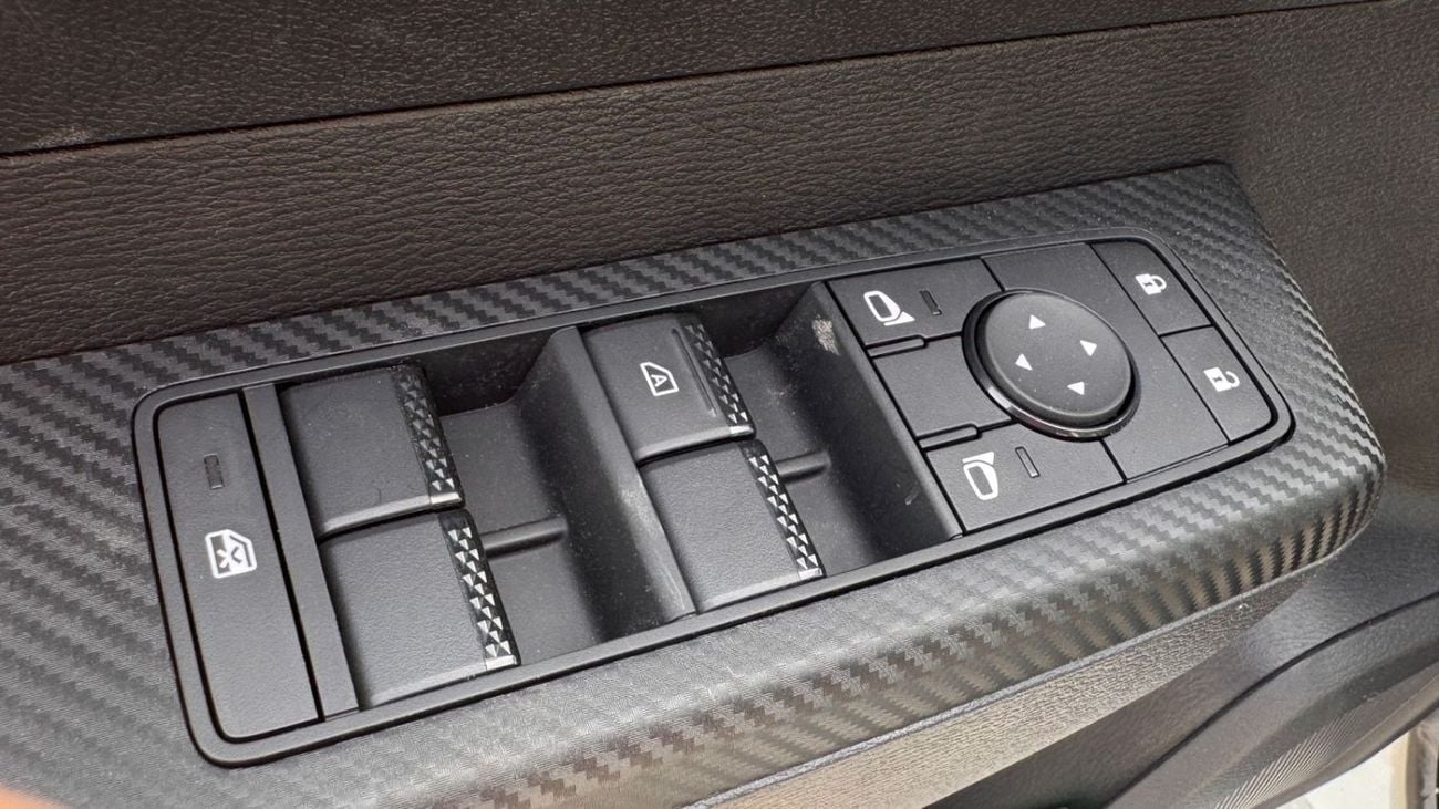 Mitsubishi L200 2.4L DIESEL DCABIN 4x4 5 MT MID-LINE