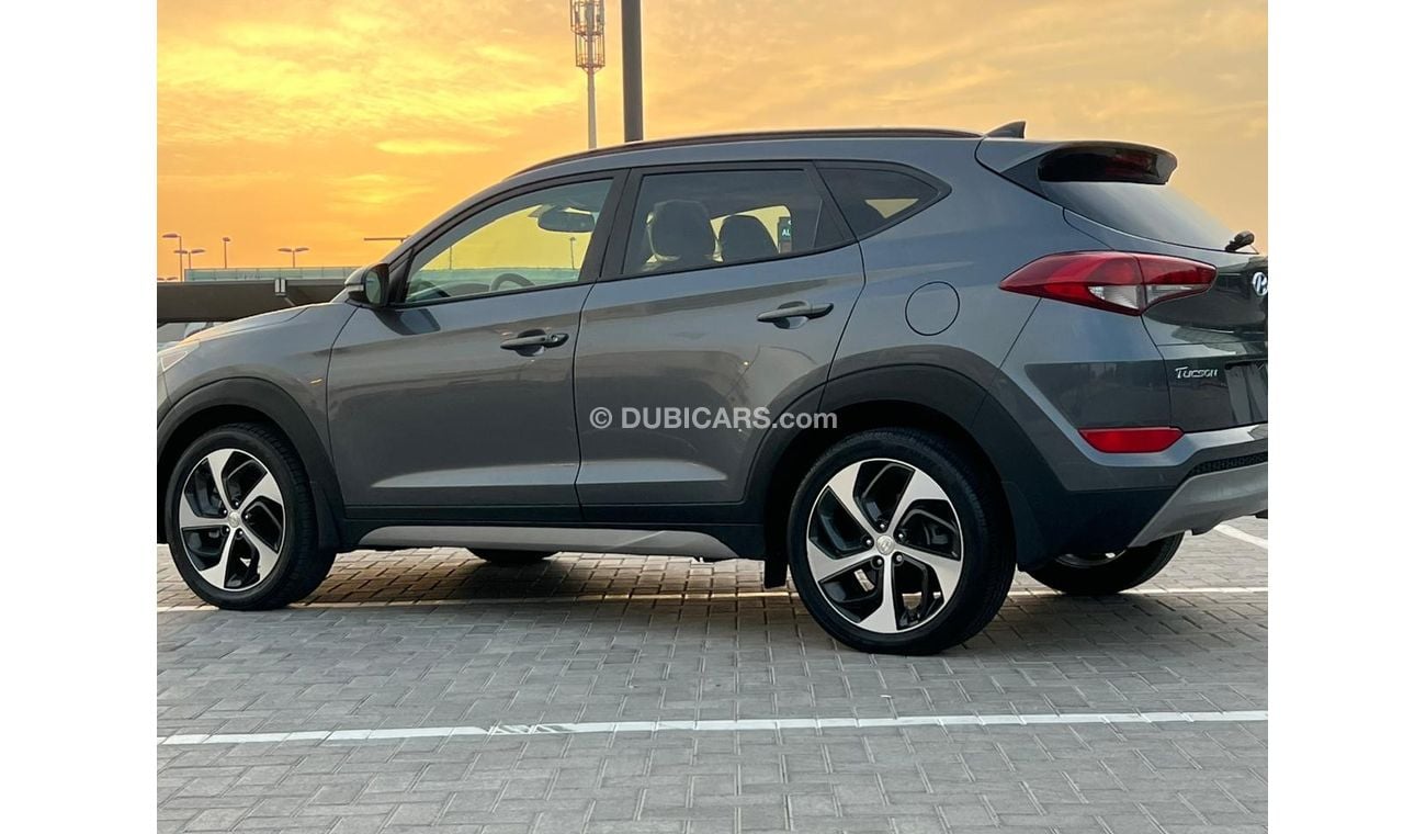 هيونداي توسون GLS هيونداي توسان موديل 2017 وارد أمريكي فول ابشن كامله بانوراما ماشيه 33000 الف ميل 1600 سي سي