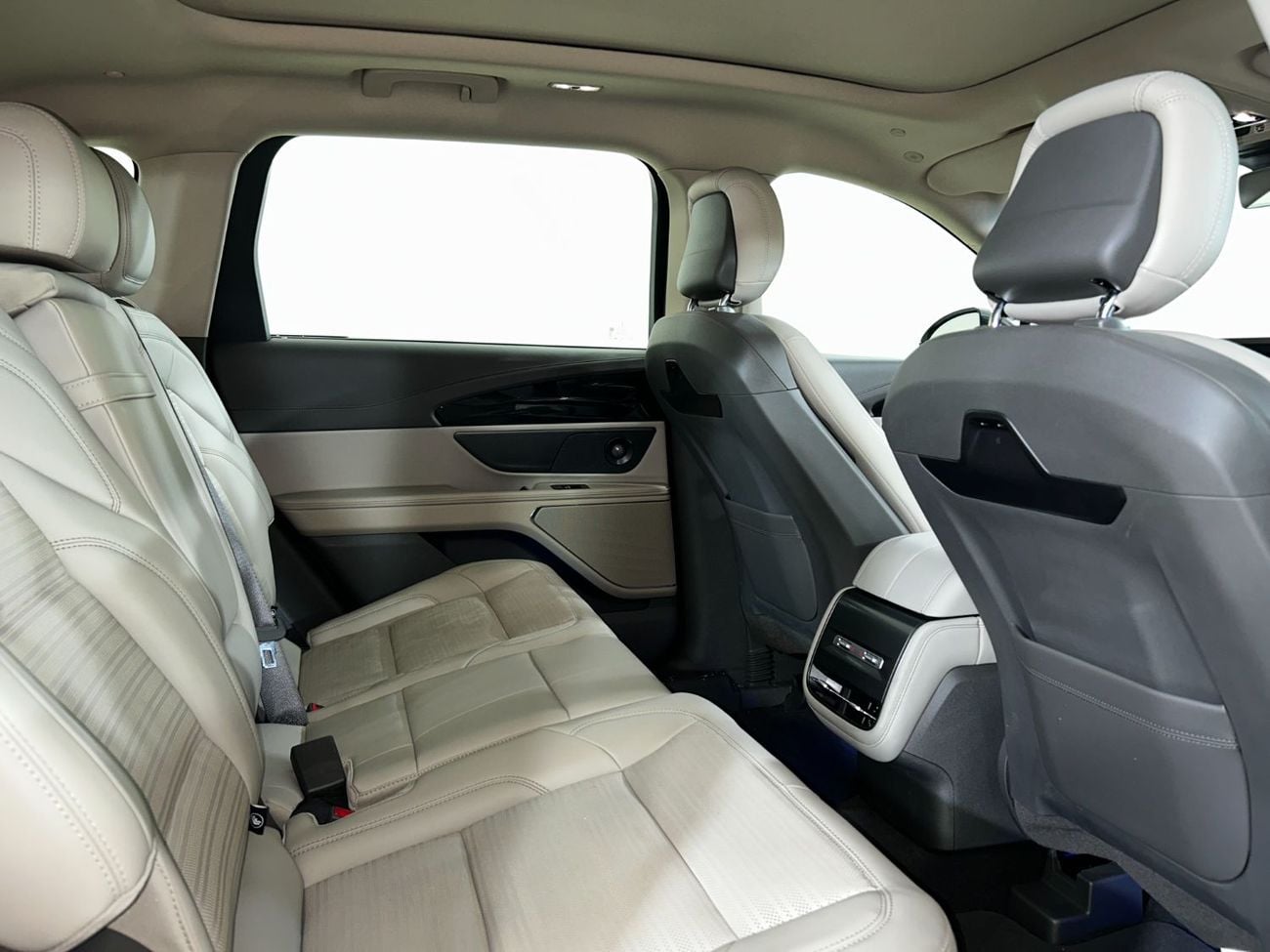 Lincoln Nautilus Reserve II 2.0L NAU424 / AL TAYER MOTORS / AL QOUZ SHOWROOM