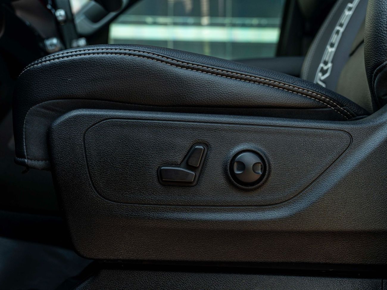 RAM 1500 AED 3,460 PM • RAM 1500 REBEL LUXURY 5.7L HEMI® V8 • ONLY 13,000 KMS • DODGE WARRANTY + SERVICE PLAN