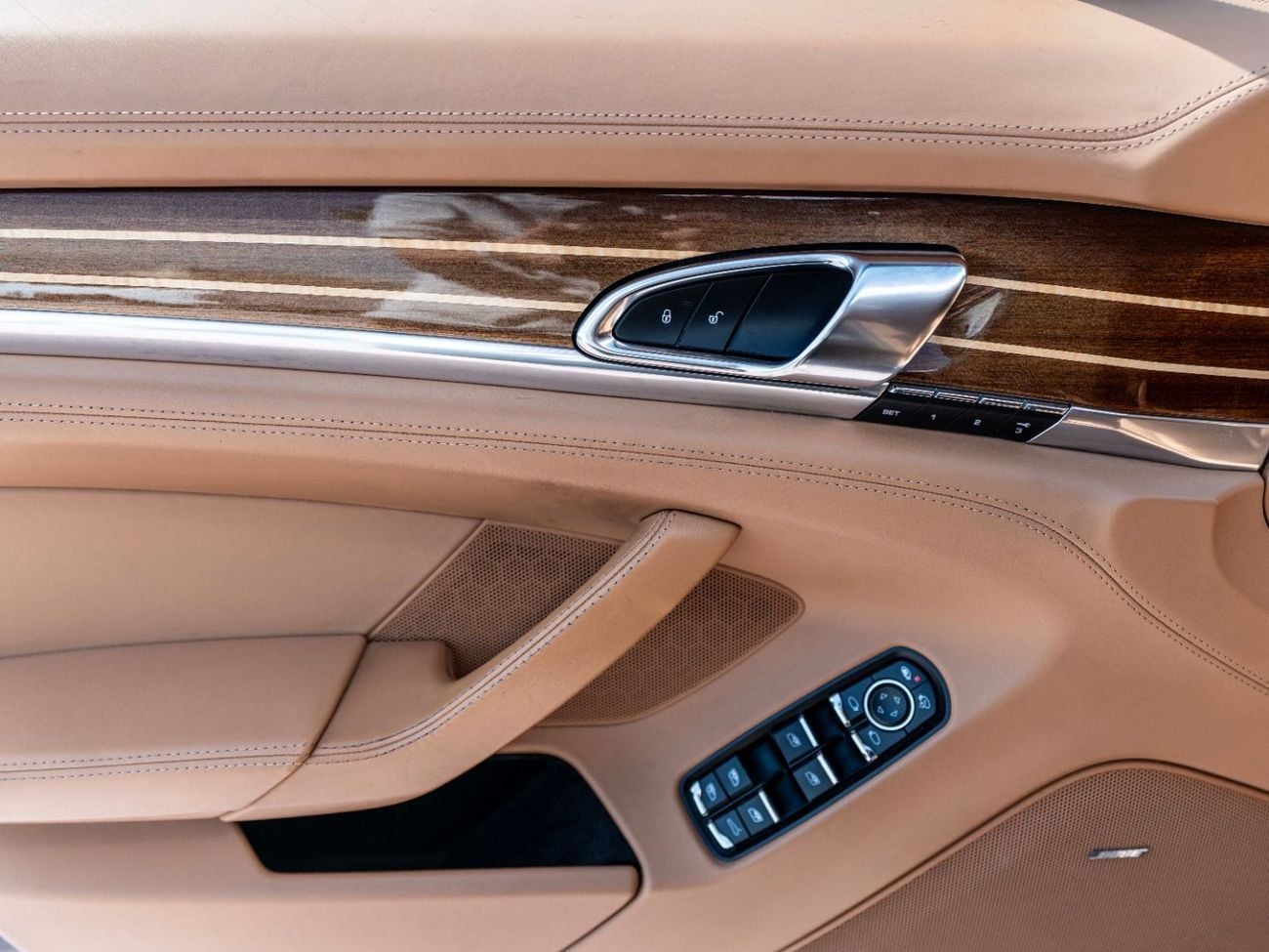 Porsche Panamera Turbo 4.8L (493 HP)