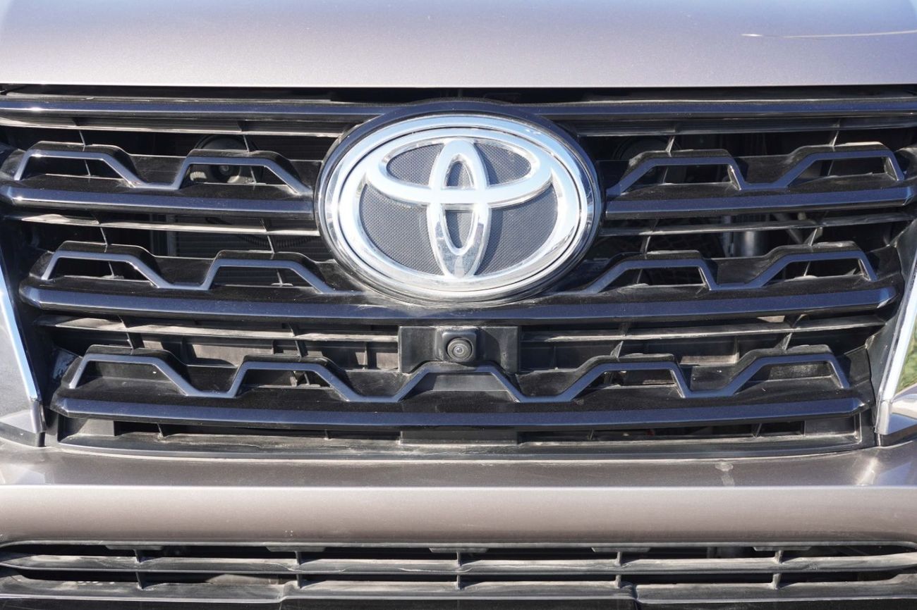Toyota Fortuner SR5 , 4.0L , PETROL 2026