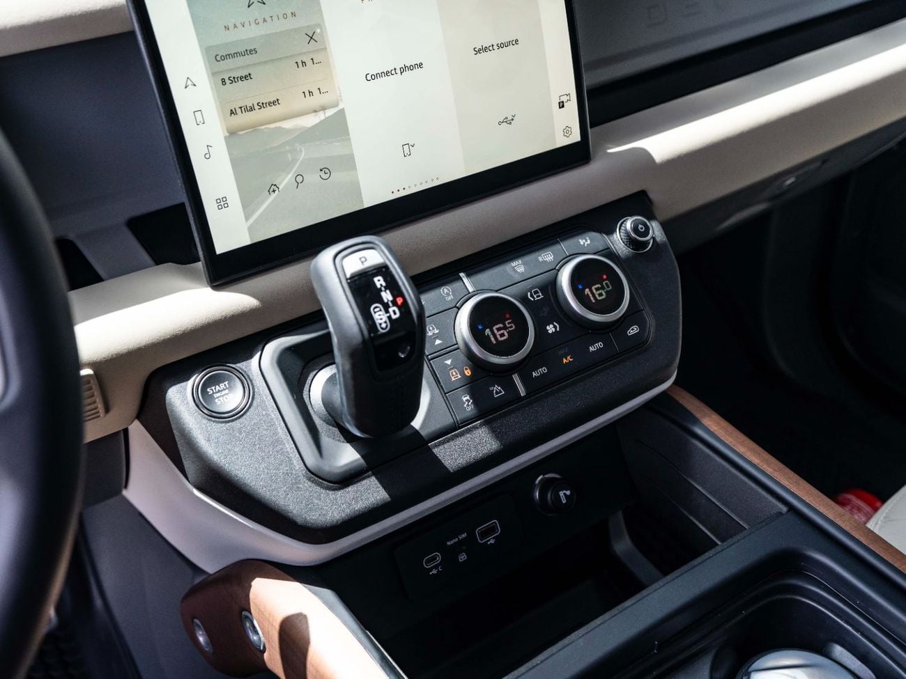 Land Rover Defender P300 110 SE 2.0L (5 Seater)