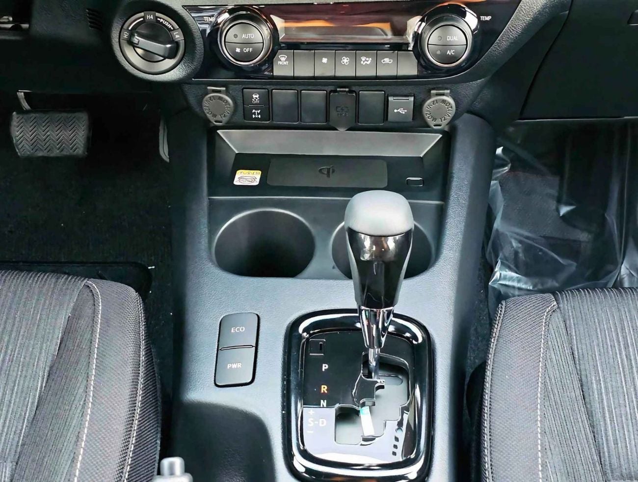 تويوتا هيلوكس ADVENTURE |  4.0L V6 PETROL | PUSH START | 360 CAMERA | 18 AWHEELS WITH ROLL BAR | AUTO A.C (CODE #