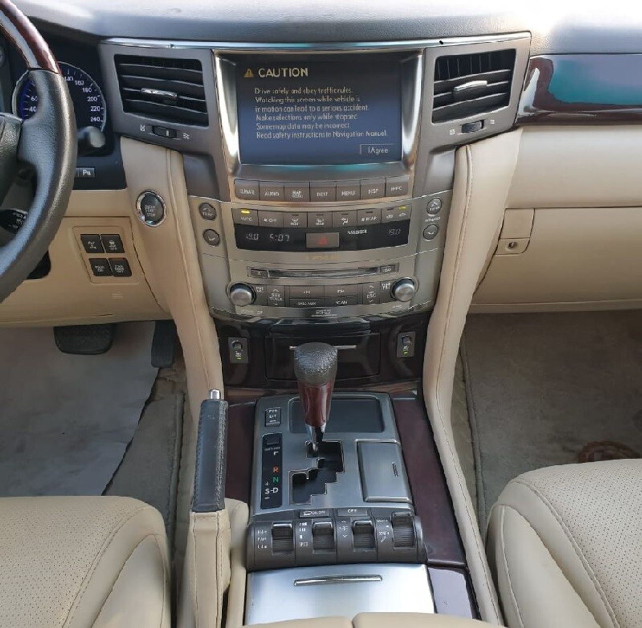 لكزس LX 570 MODIFIED 2020 PETROL EXCELLEN CONDITION