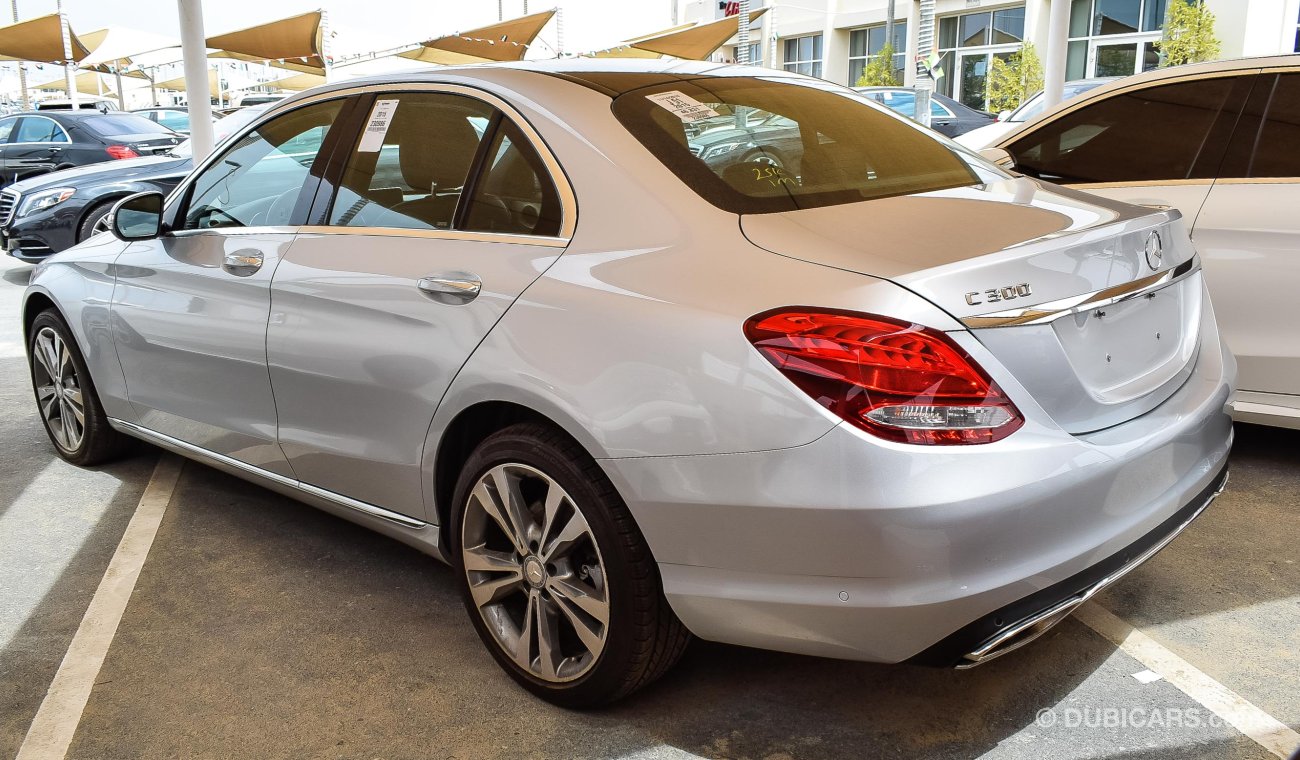 مرسيدس بنز C 300 4 Matic