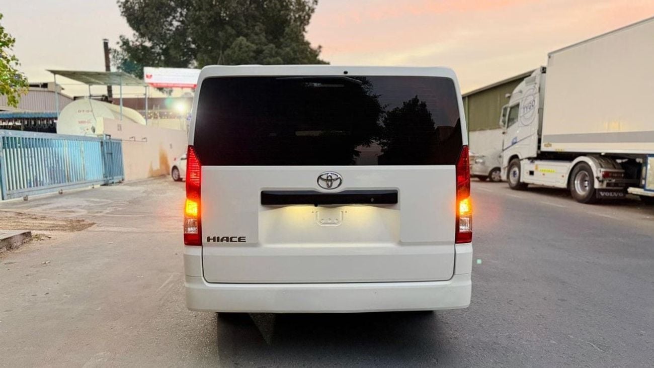 تويوتا هاياس 5 SEATER | BLIND SPOT MONITORING | AUTOMATIC TRANSMISSION | 2.8L DIESEL | STEERING CONTROL SWITCHES 