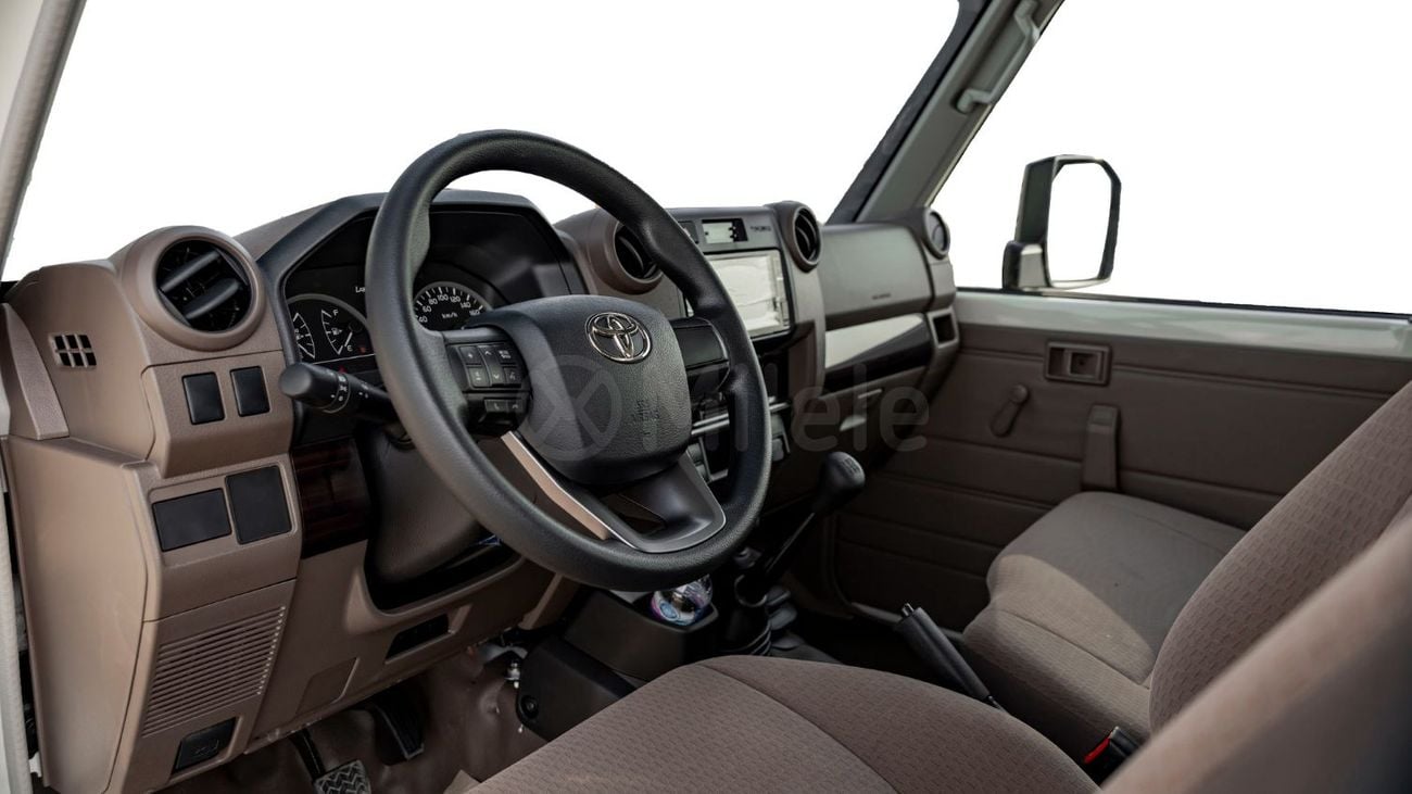 Toyota Land Cruiser 70 LC 78 HARDTOP 4.0L MT