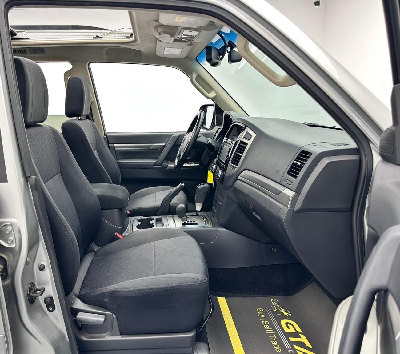 Mitsubishi Pajero 2022 Mitsubishi Pajero GLS, 1 Year Unlimited Km Warranty, Excellent Condition, GCC