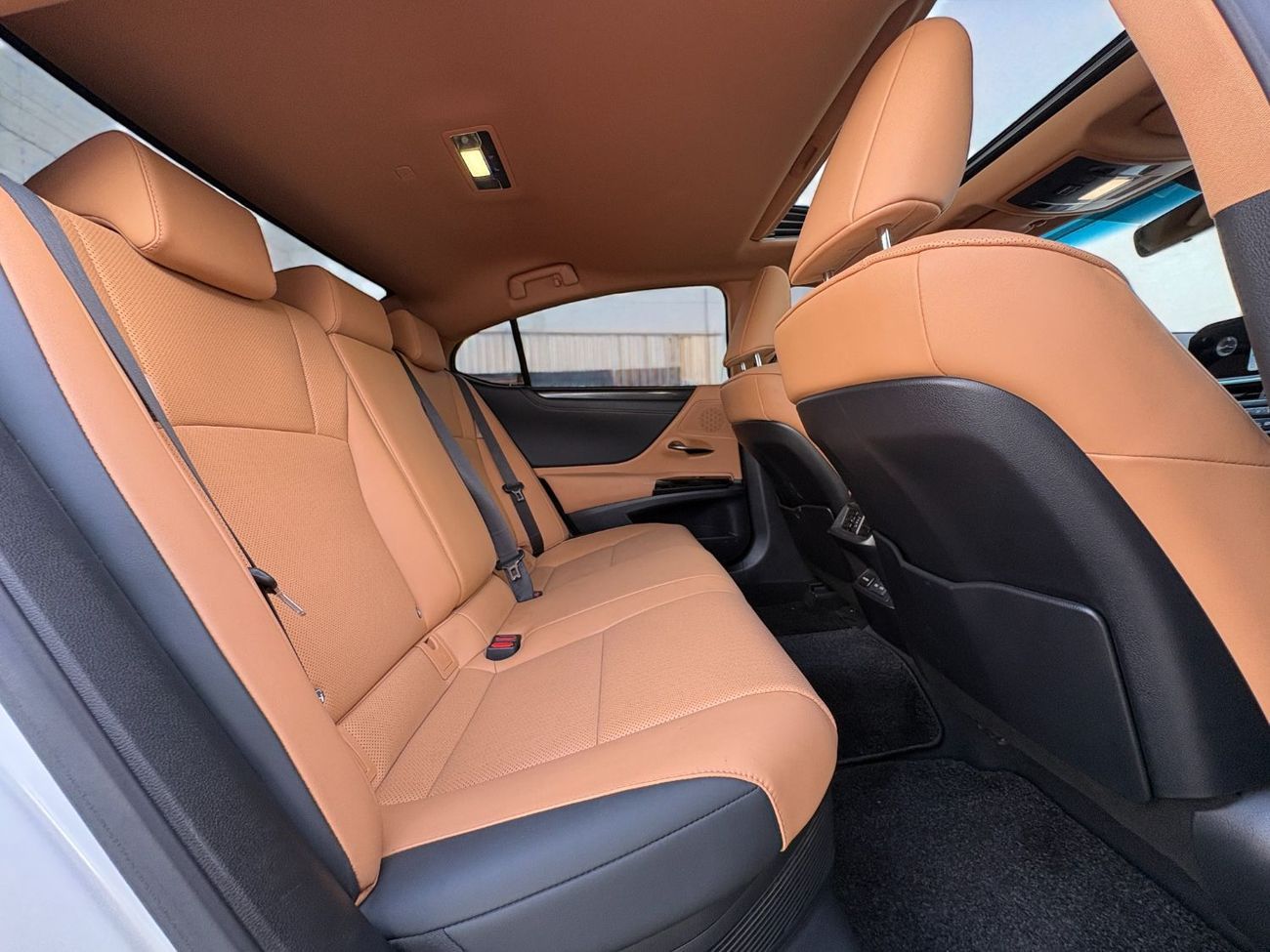 لكزس ES300h PREMIER 2.5L HYBRID | 2023 | GCC SPECS | Agency Warranty | FSH | AED 2,240 per month