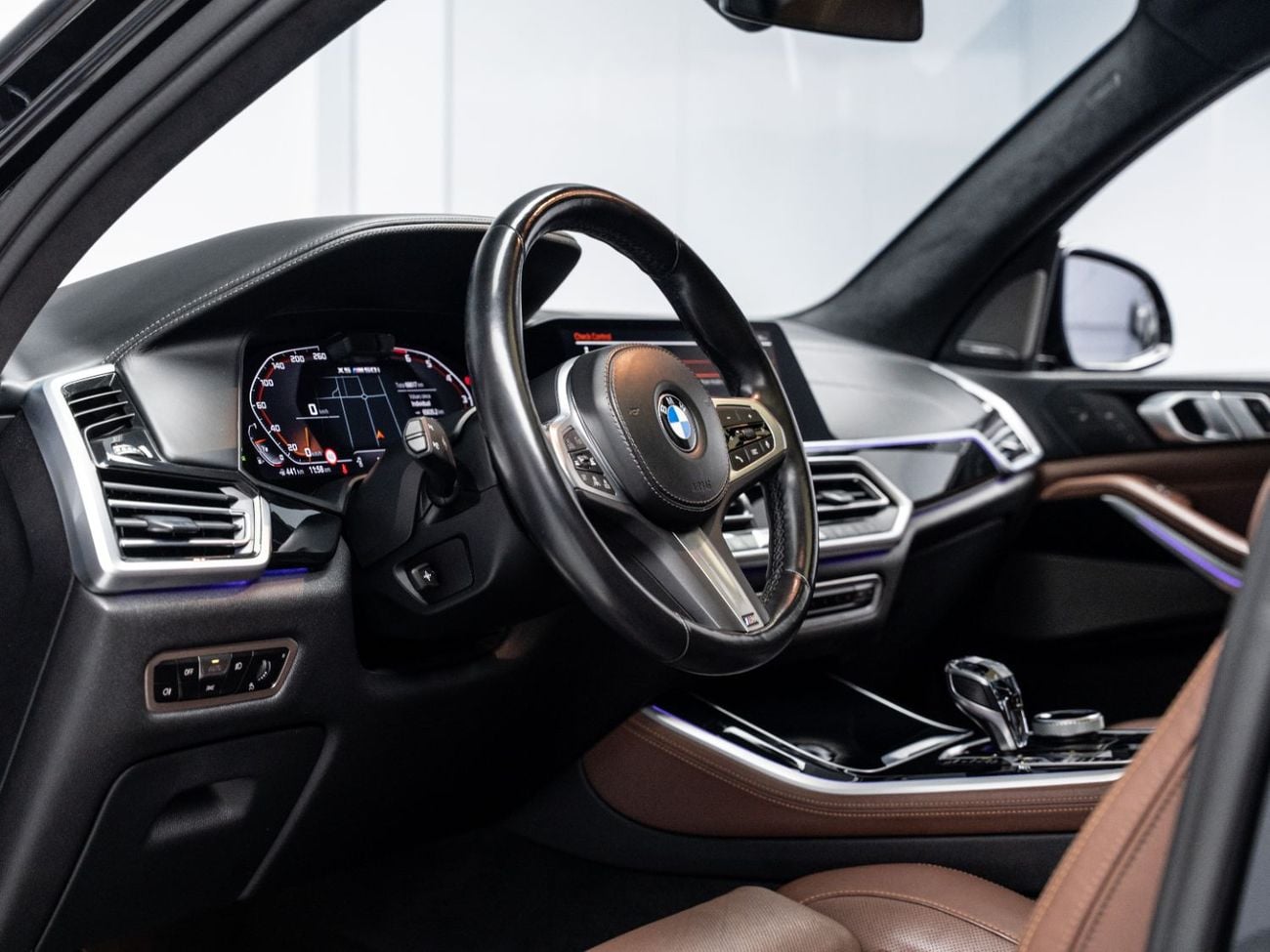 بي أم دبليو X5 XDRIVE M50I BUY NOW, PAY 2027 | THE BLACKLINE STANDARD | 2027 BMW Warranty + Service Contract, GCC